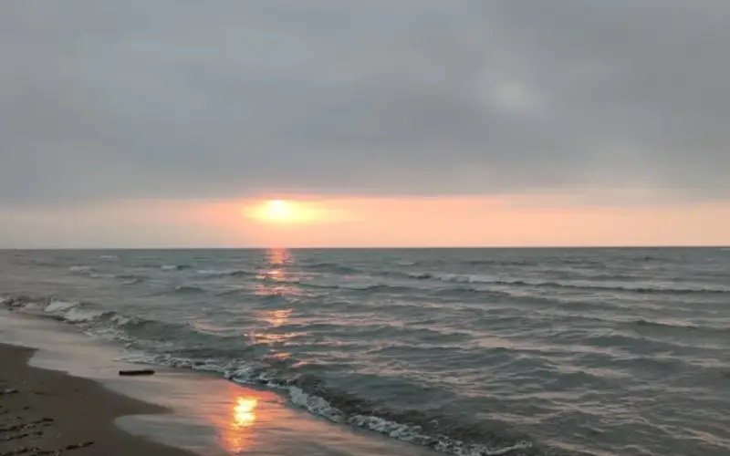 caspian-sea-coast-behshahr-beach.webp ساحل دریای خزر - تصویر 1